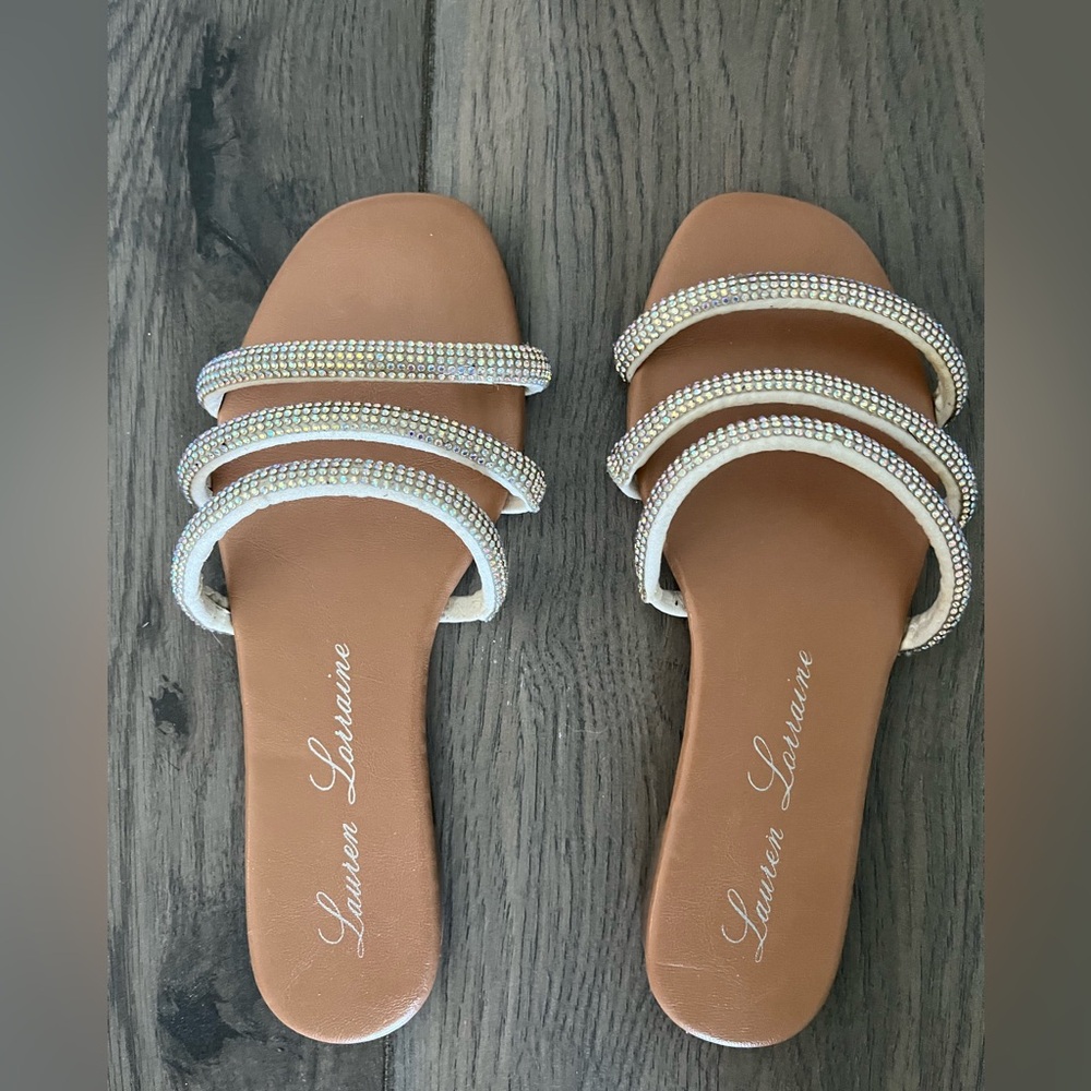 Women’s flat sandals size 7